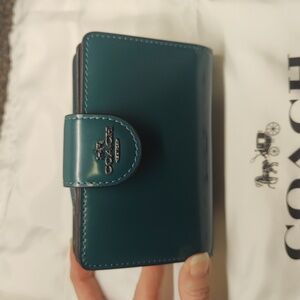 COACH Medium Corner Zip Wallet Emerald Green CW526